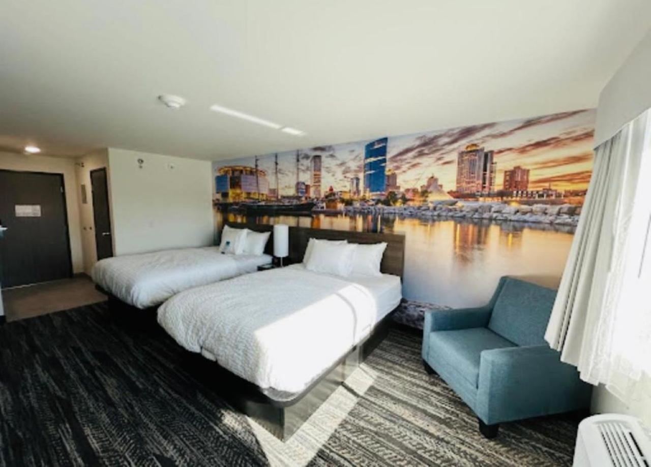 Clarion Pointe Hotel Милуоки Екстериор снимка
