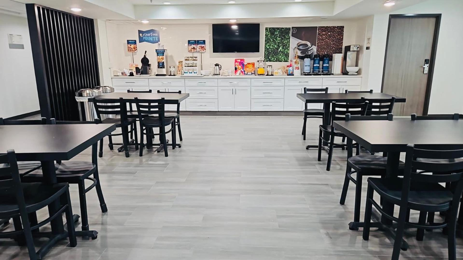Clarion Pointe Hotel Милуоки Екстериор снимка
