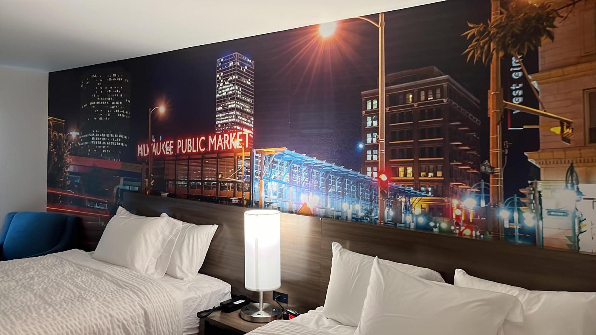 Clarion Pointe Hotel Милуоки Екстериор снимка