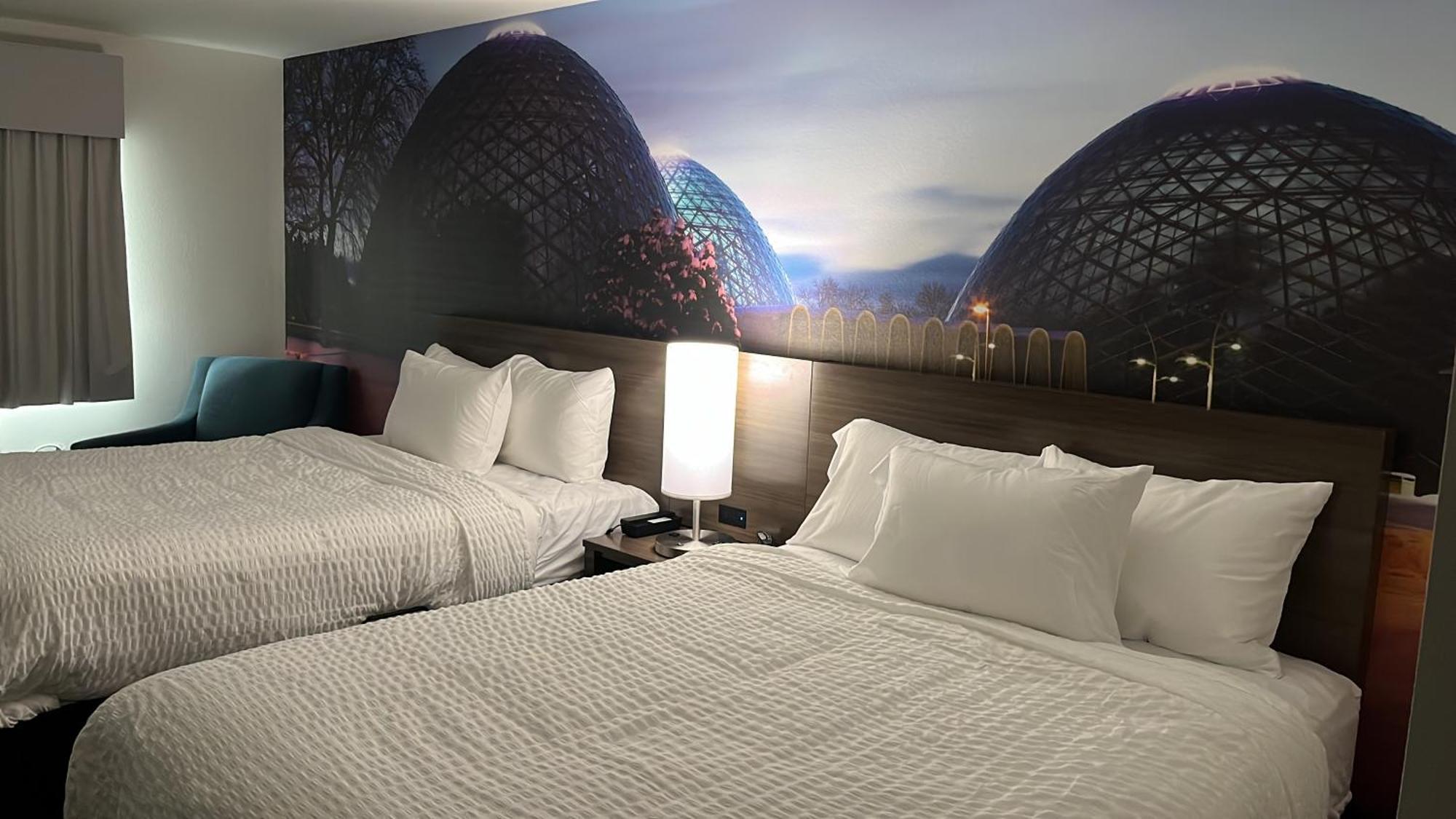 Clarion Pointe Hotel Милуоки Екстериор снимка