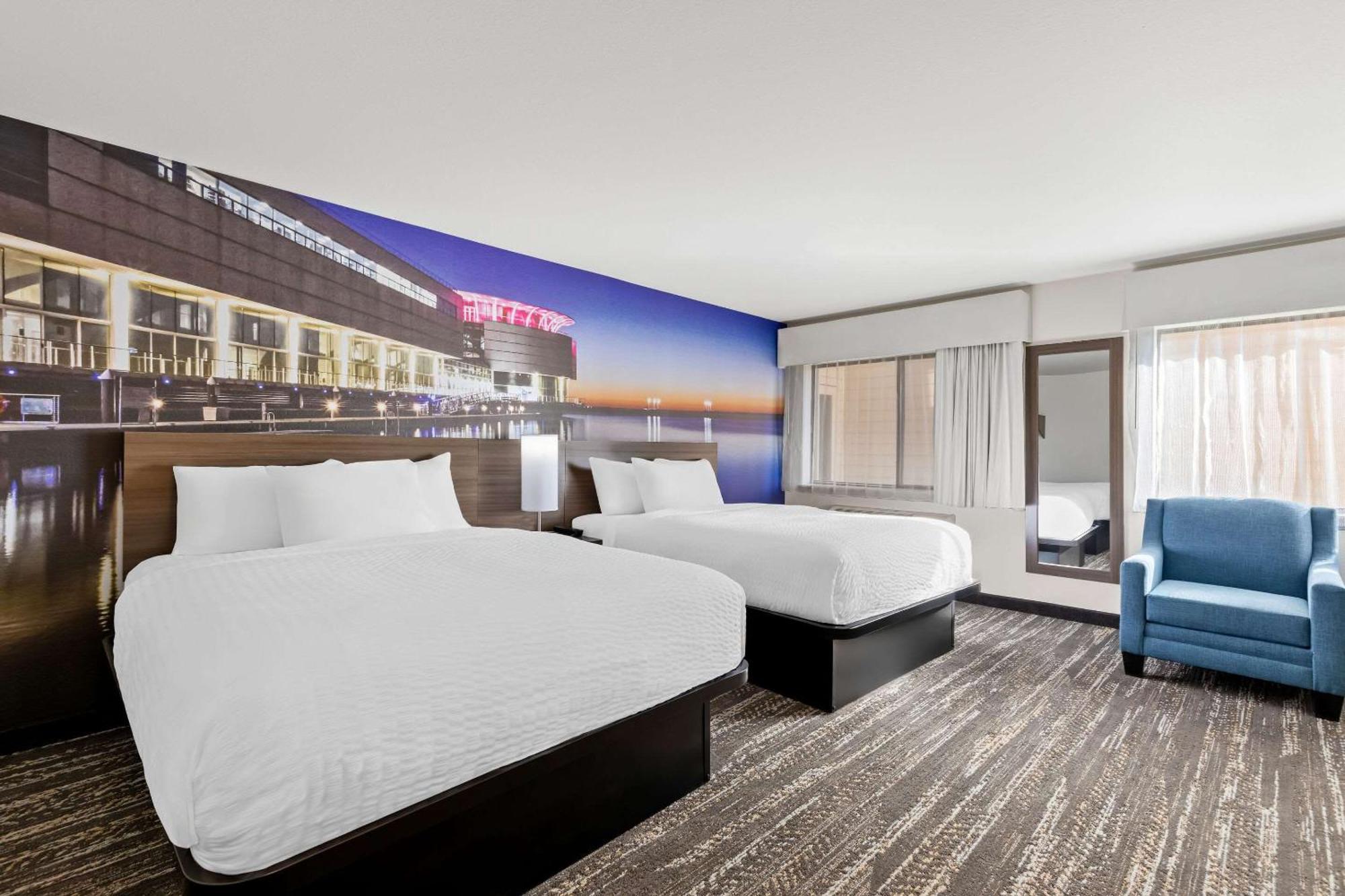 Clarion Pointe Hotel Милуоки Екстериор снимка