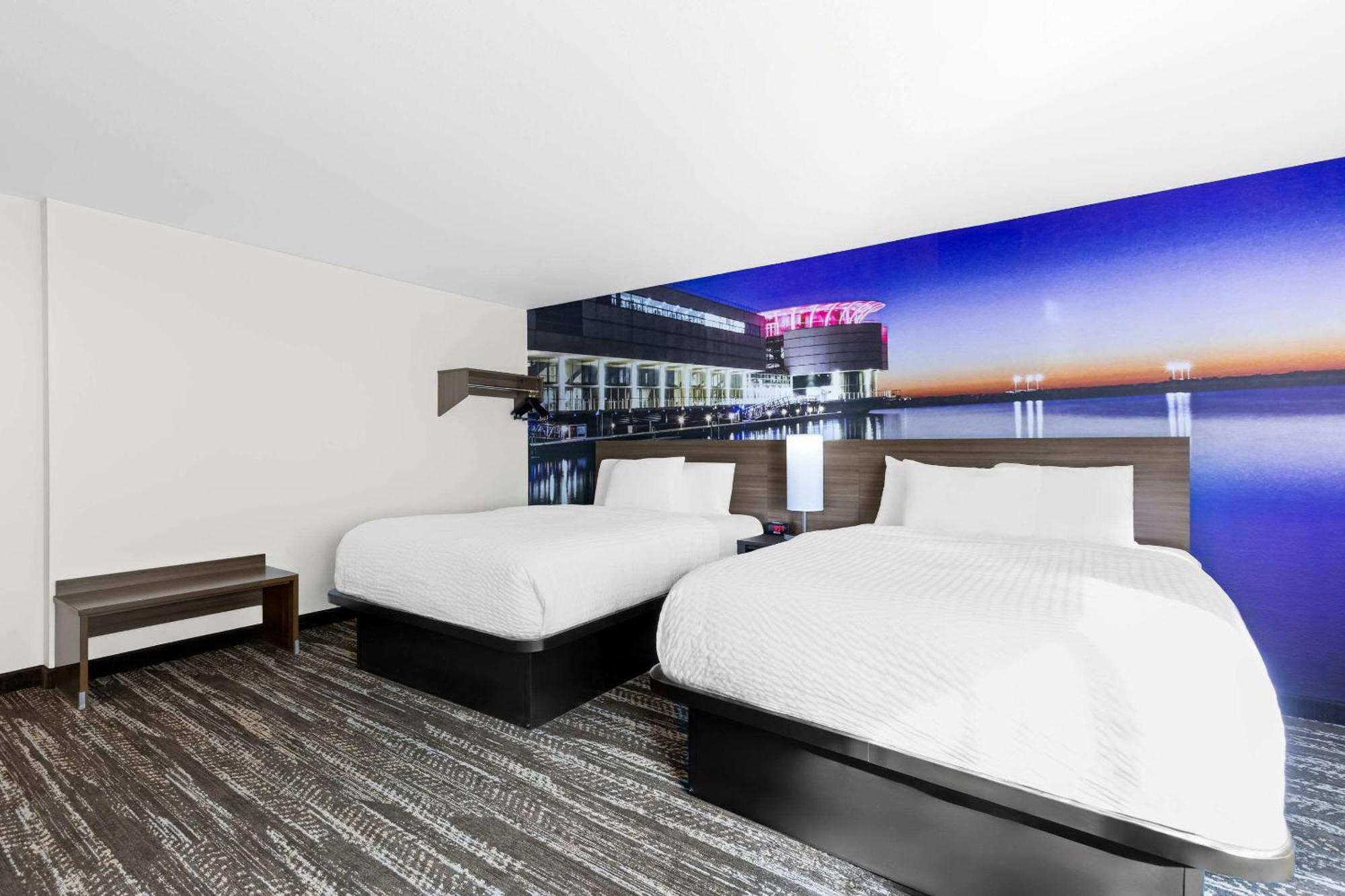 Clarion Pointe Hotel Милуоки Екстериор снимка
