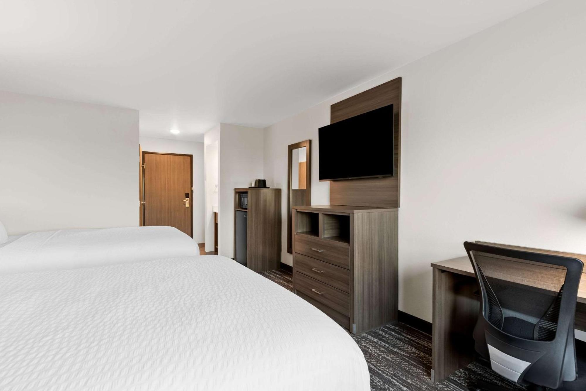 Clarion Pointe Hotel Милуоки Екстериор снимка
