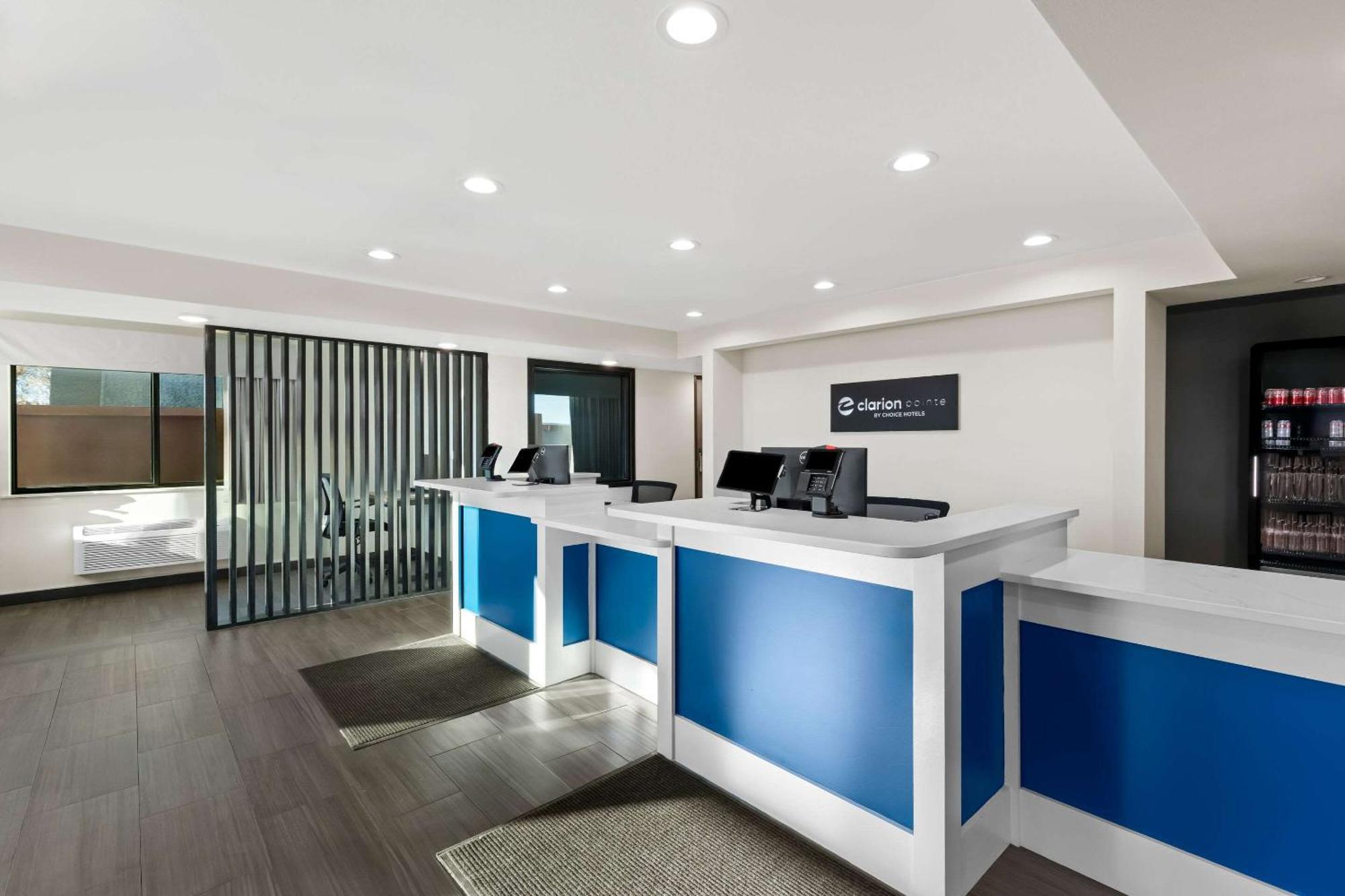 Clarion Pointe Hotel Милуоки Екстериор снимка