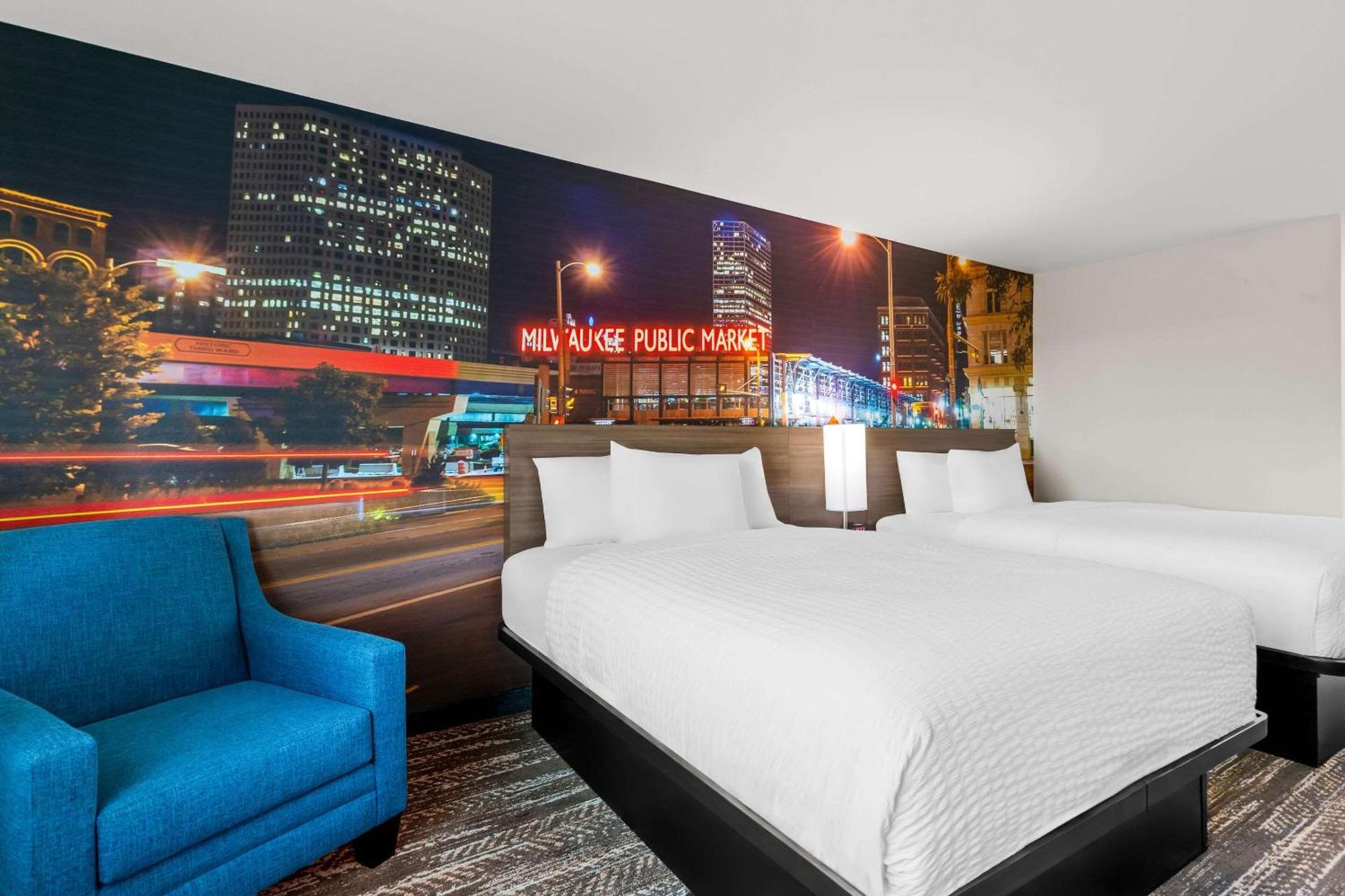 Clarion Pointe Hotel Милуоки Екстериор снимка