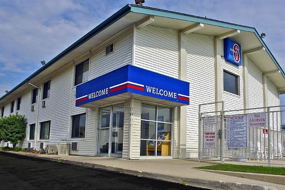 Clarion Pointe Hotel Милуоки Екстериор снимка
