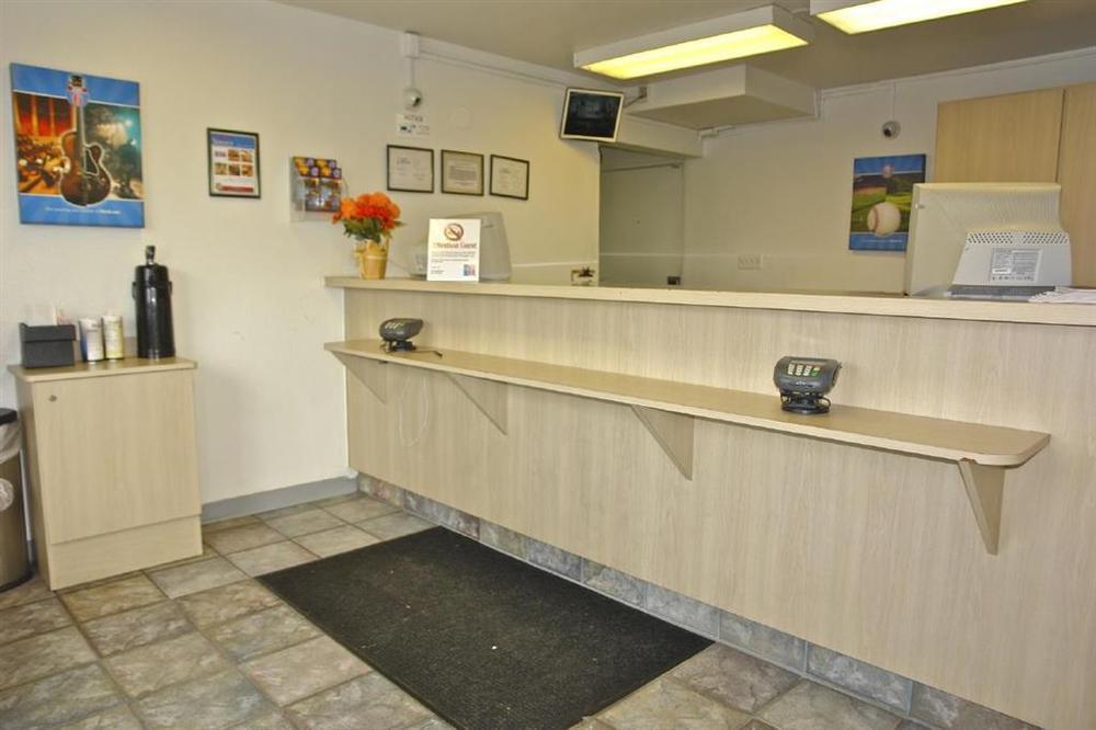 Clarion Pointe Hotel Милуоки Интериор снимка